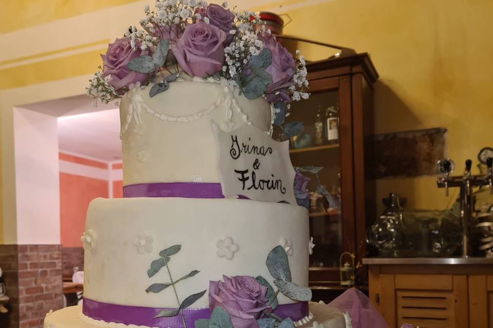 Torta bianca e viola
