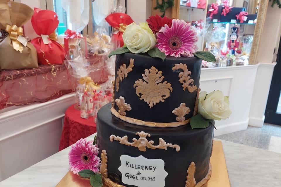 Wedding cake nera e oro