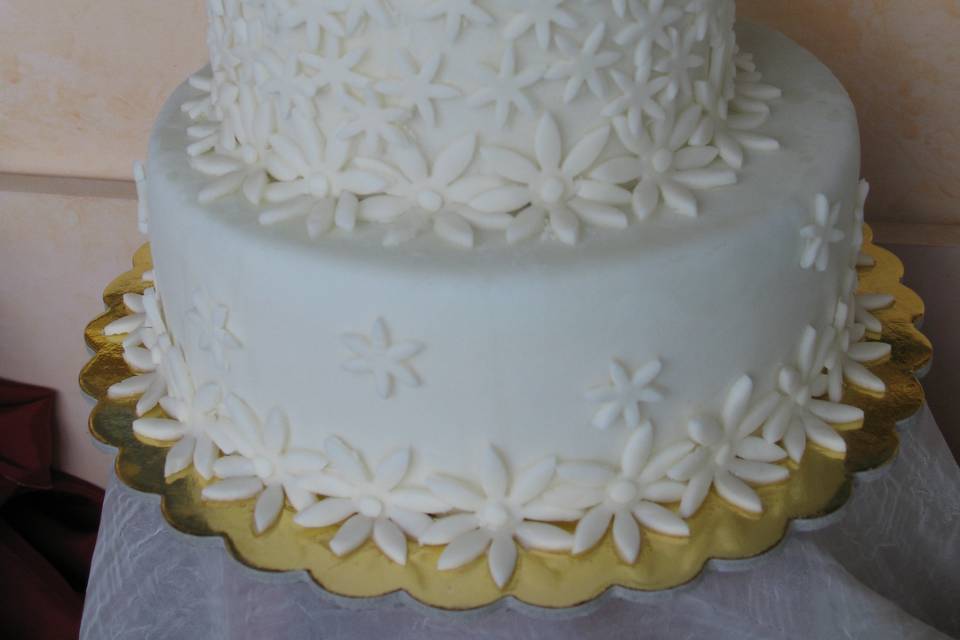 Torta fiori bianchi