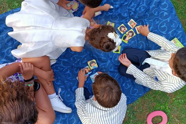 Lunghe trasferte in auto con i bambini: idee per intrattenerli