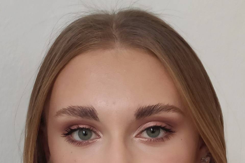 Soft glam makeup