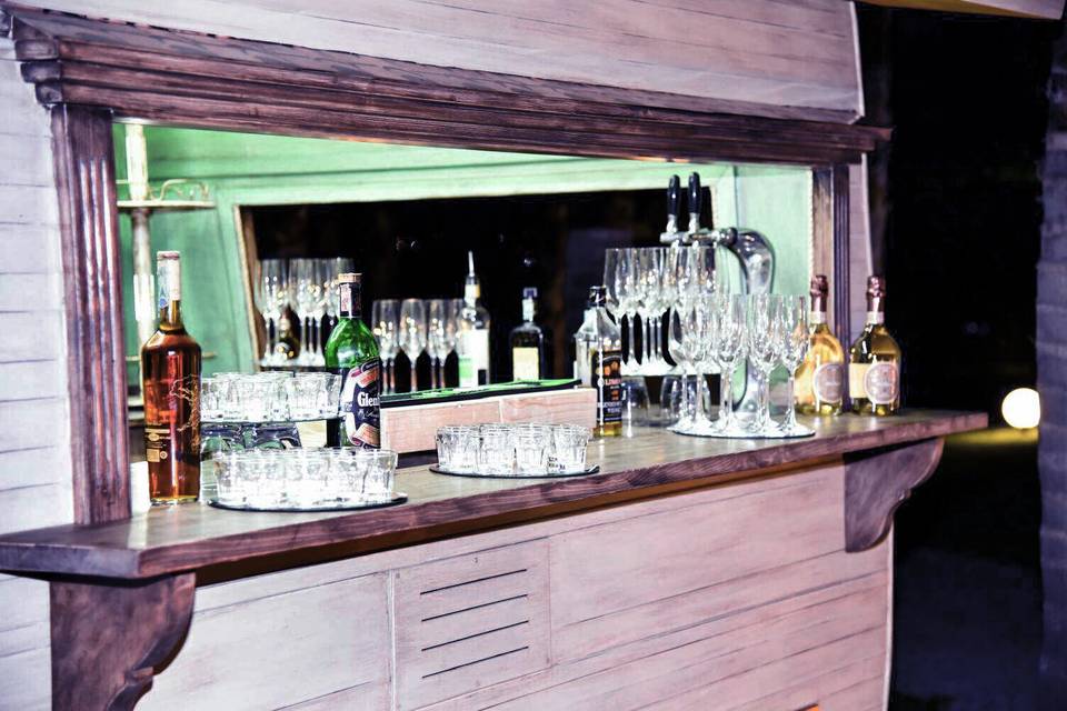 Tiffany Caravan Bar
