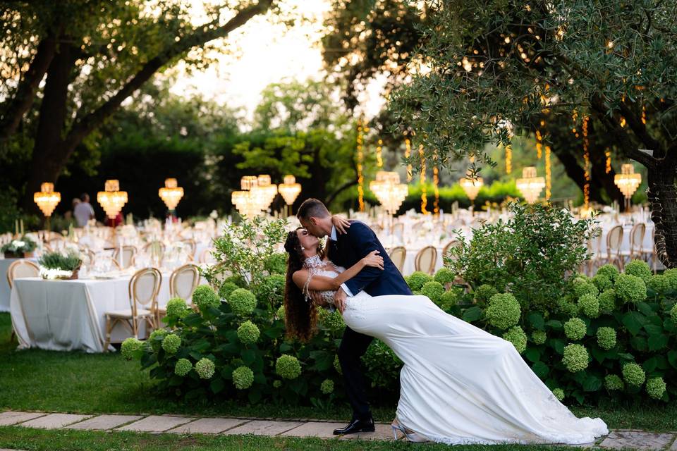Matrimonio-sposi-tavoli-luci