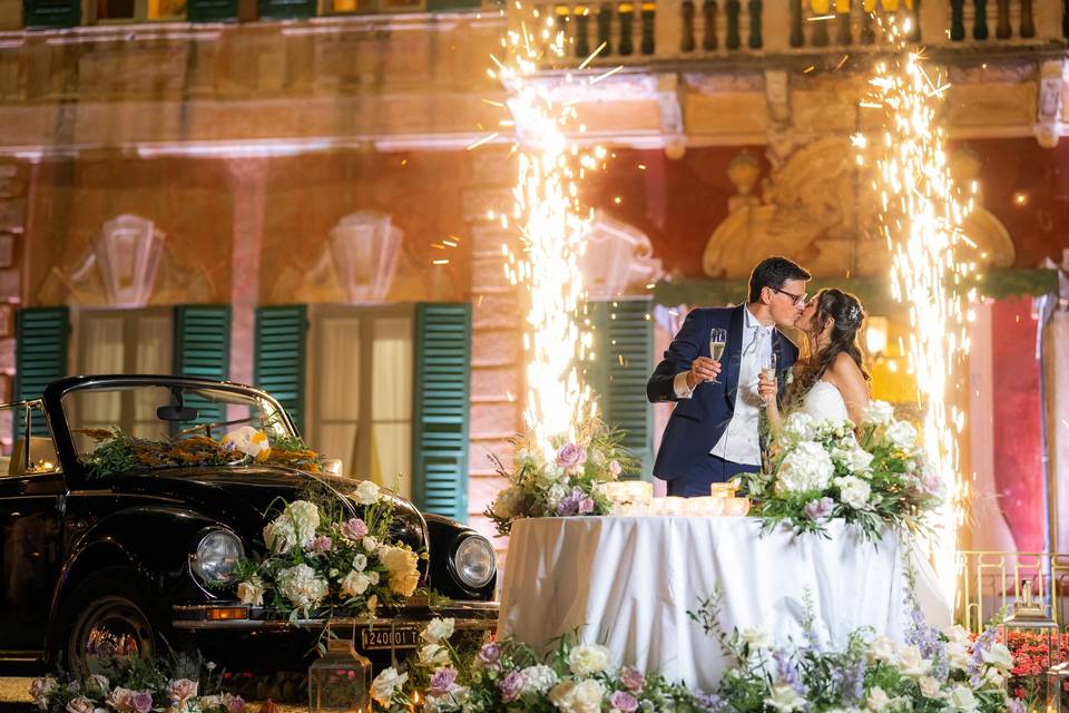 Matrimonio-sposi-fuochi-torta