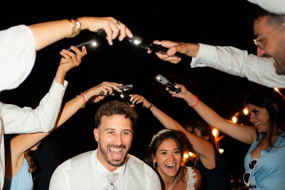Matrimonio-sposi-festa-luci