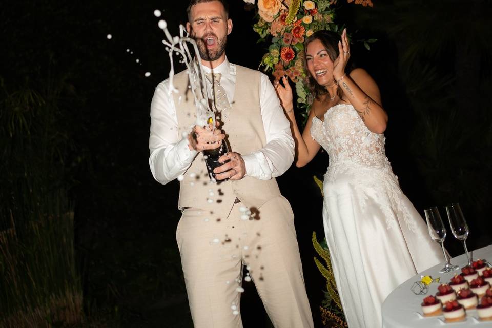 Matrimonio-sposi-festa-torta
