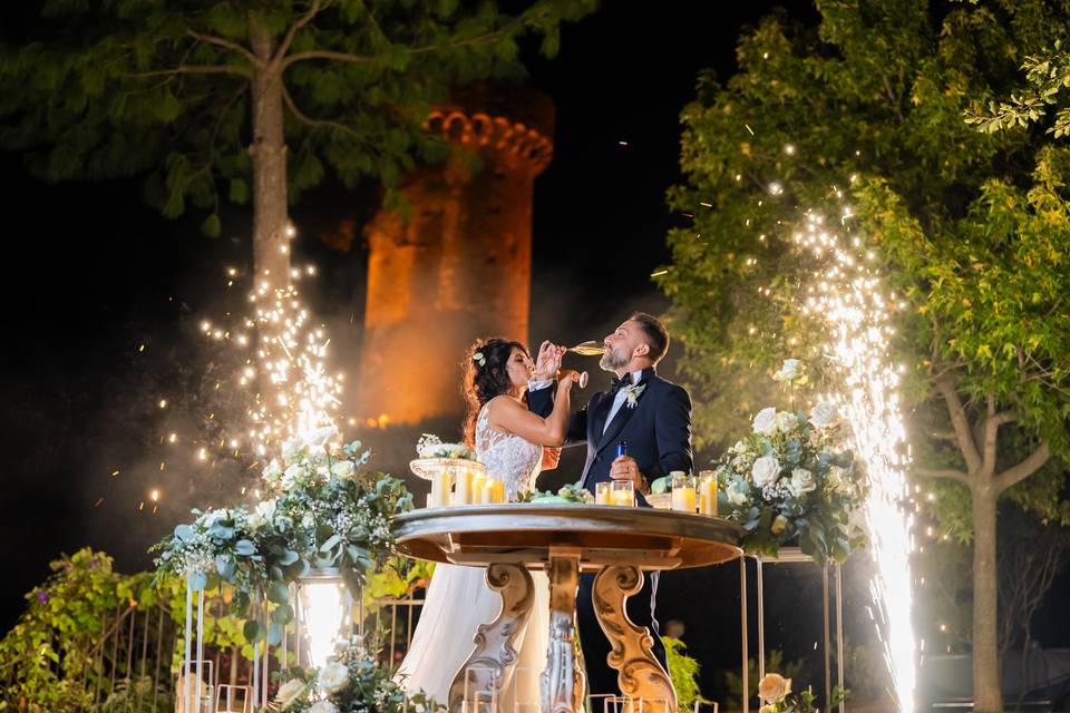 Matrimonio-torta-fuochi-sposi