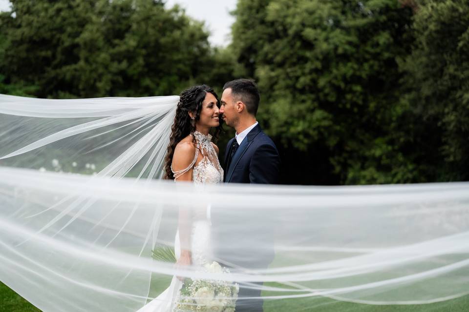 Matrimonio-sposi-velo