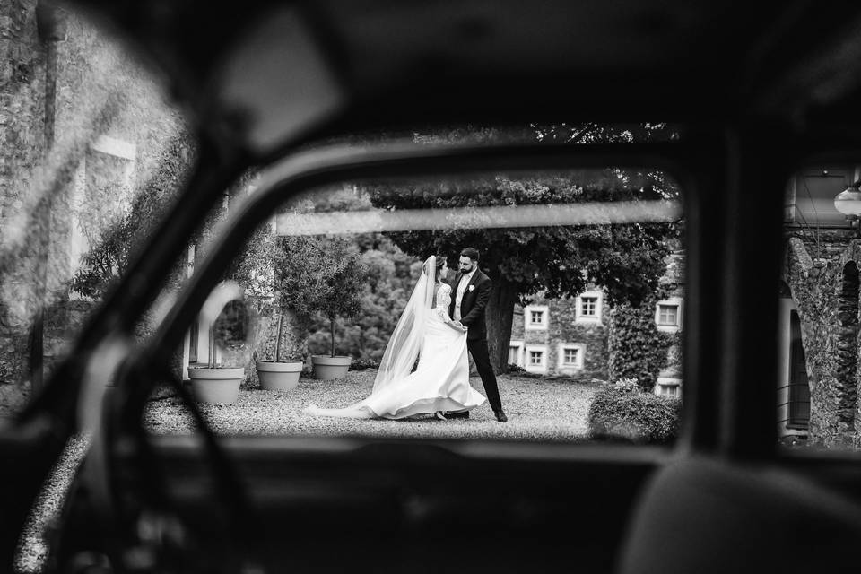 Matrimonio-sposi-macchina