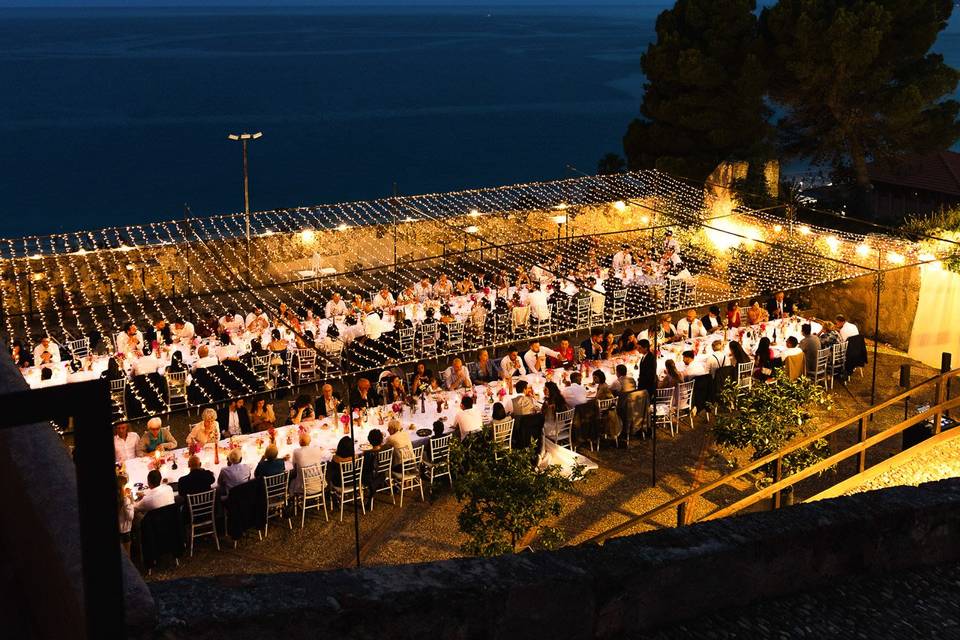 Matrimonio-festa-luci-tavoli