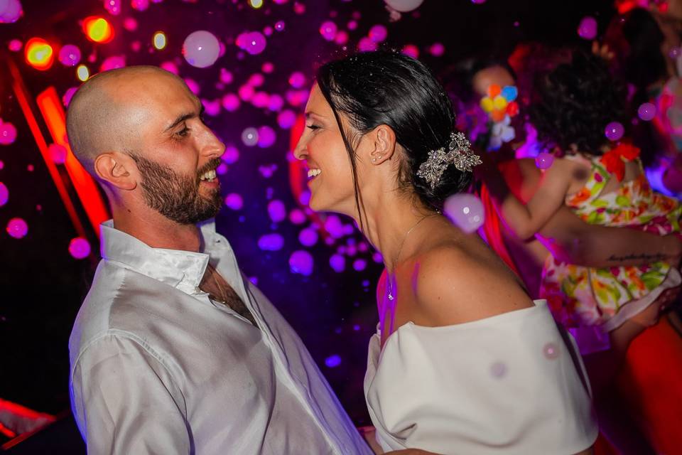 Matrimonio-sposi-ballo-festa