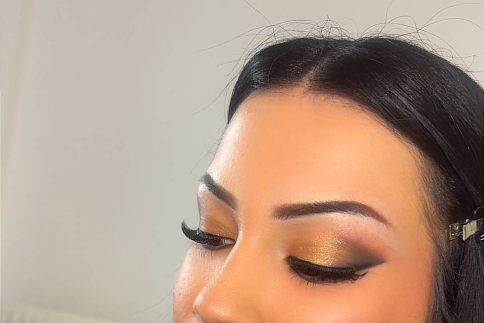 Classic glam con smokey eye