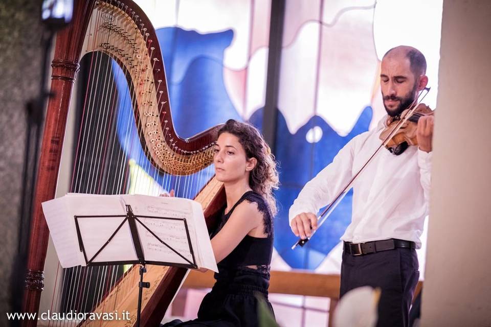 Arpa e violino in chiesa