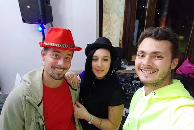 Animatore/vocalist/Deejay