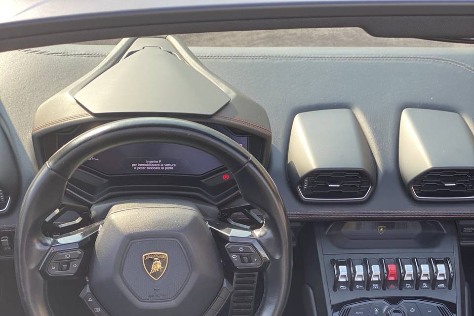 Lamborghini Huracan interni