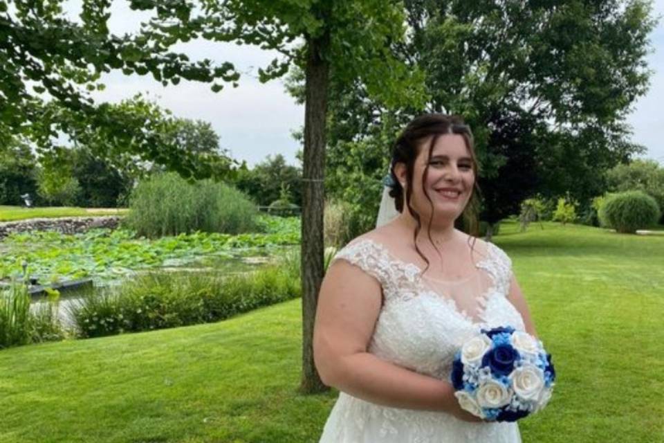 Bouquet di rose bianche e blu