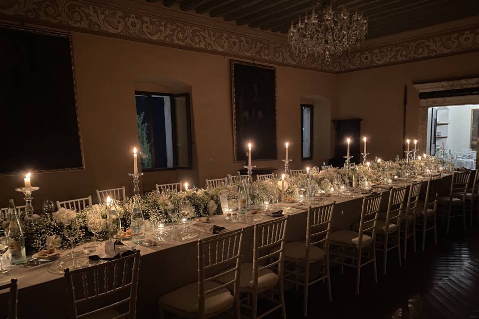 Sala nobile cena con candele