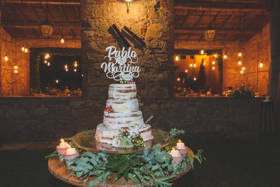 Rustic wedding cake