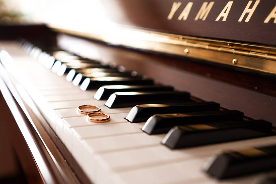 Rings & piano