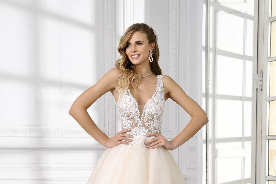 Lady bird by Pronovias