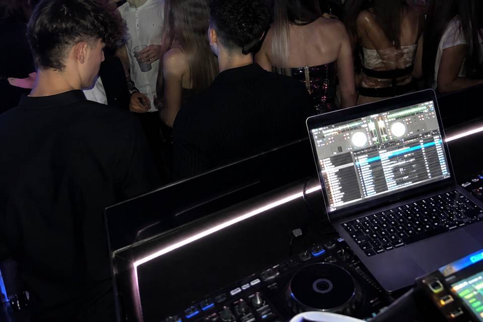 Chrysis DJ