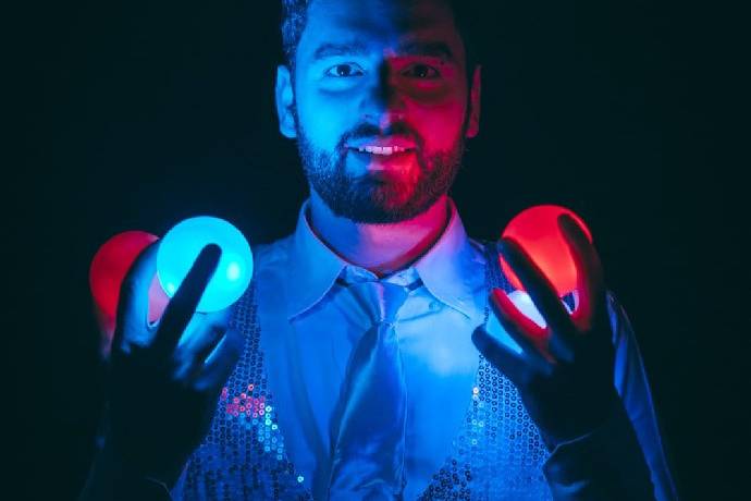 Led juggler