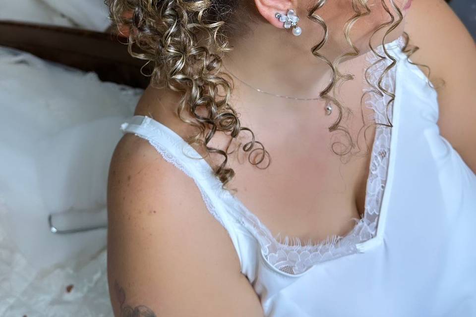 Sposa con capelli ricci