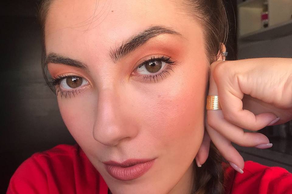 Peach makeup