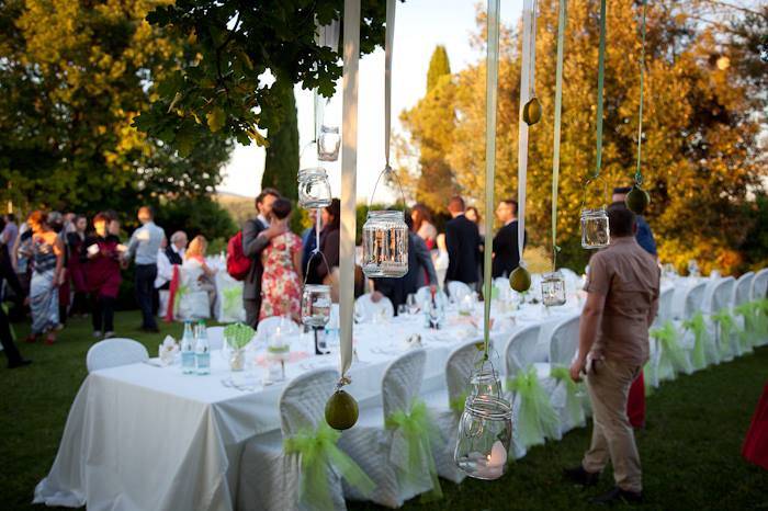 Cena in giardino colli sienesi