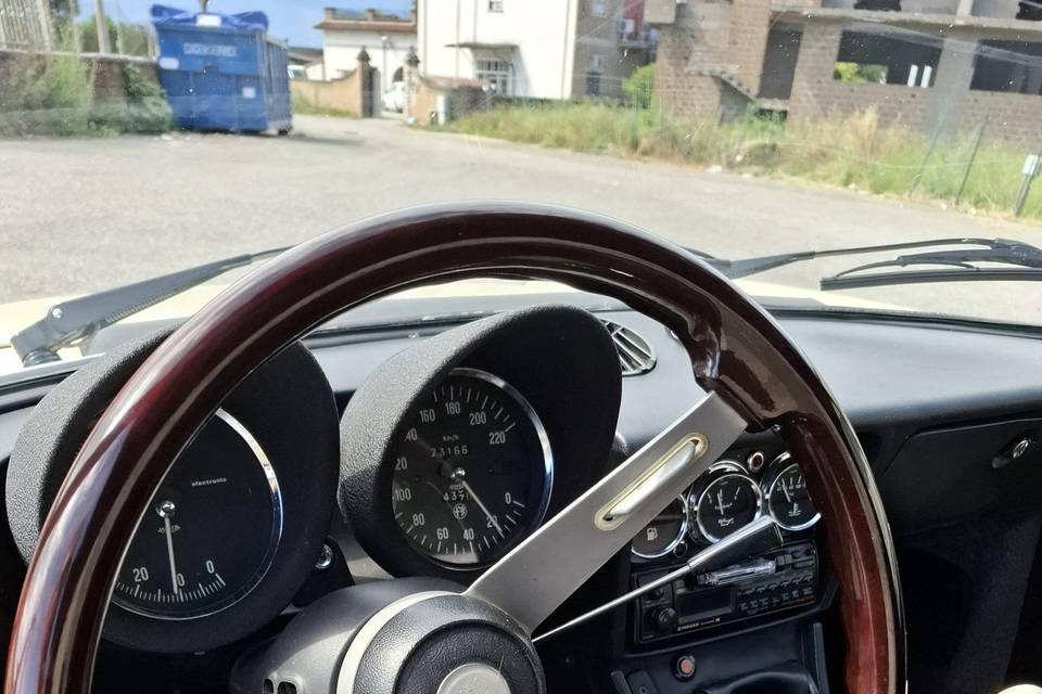 Alfa Romeo Duetto interno
