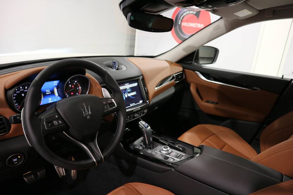 Maserati Levante interni