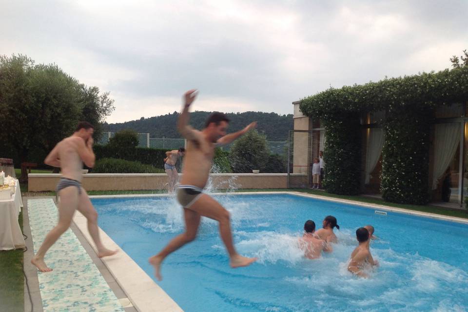 E via. Un tuffo