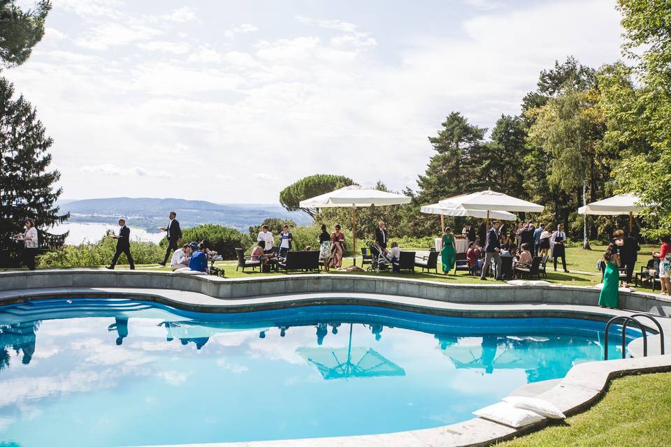 Aperitivo in piscina