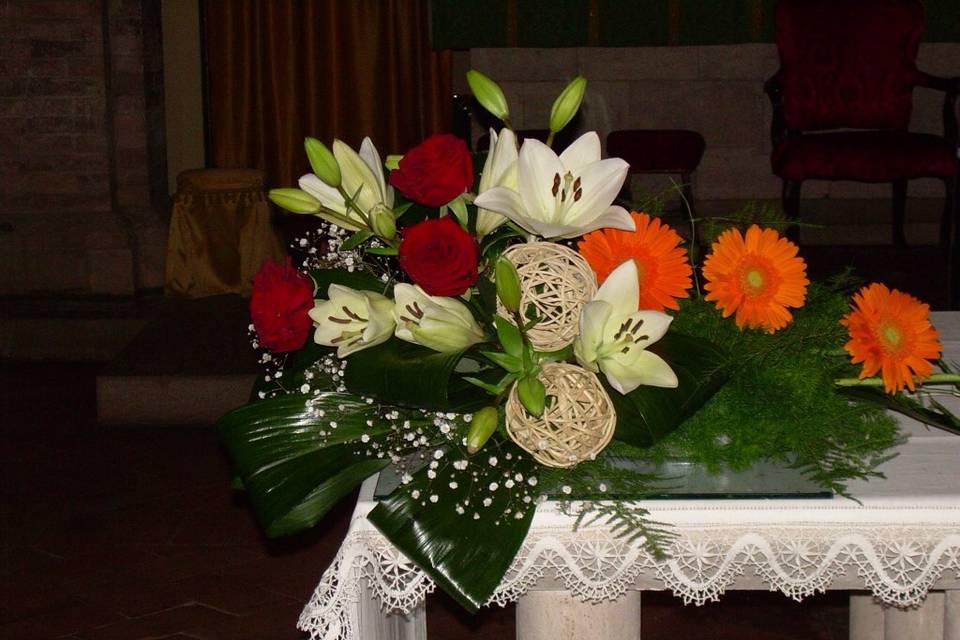 Comp con fiore e rattan