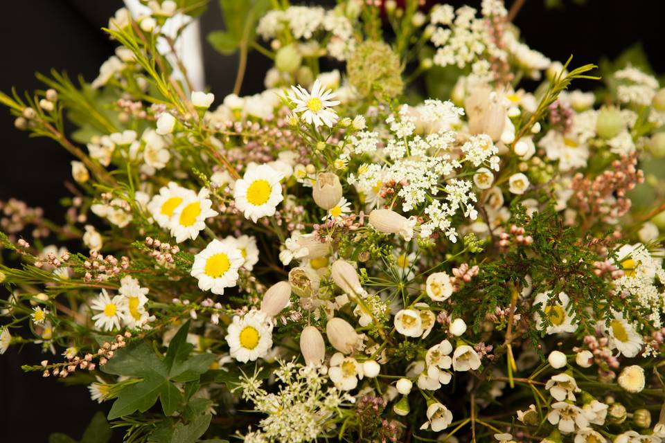 Bouquet con fiori di campo