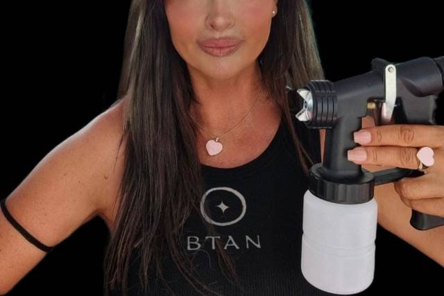 Marzia Paglialonga - Spray Tan Artist