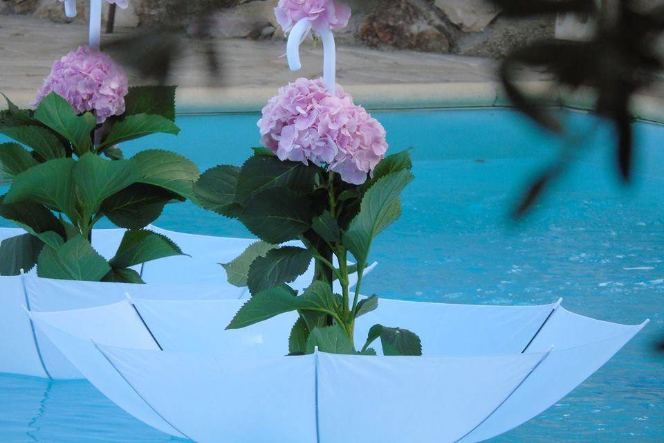 Decori floreali in piscina