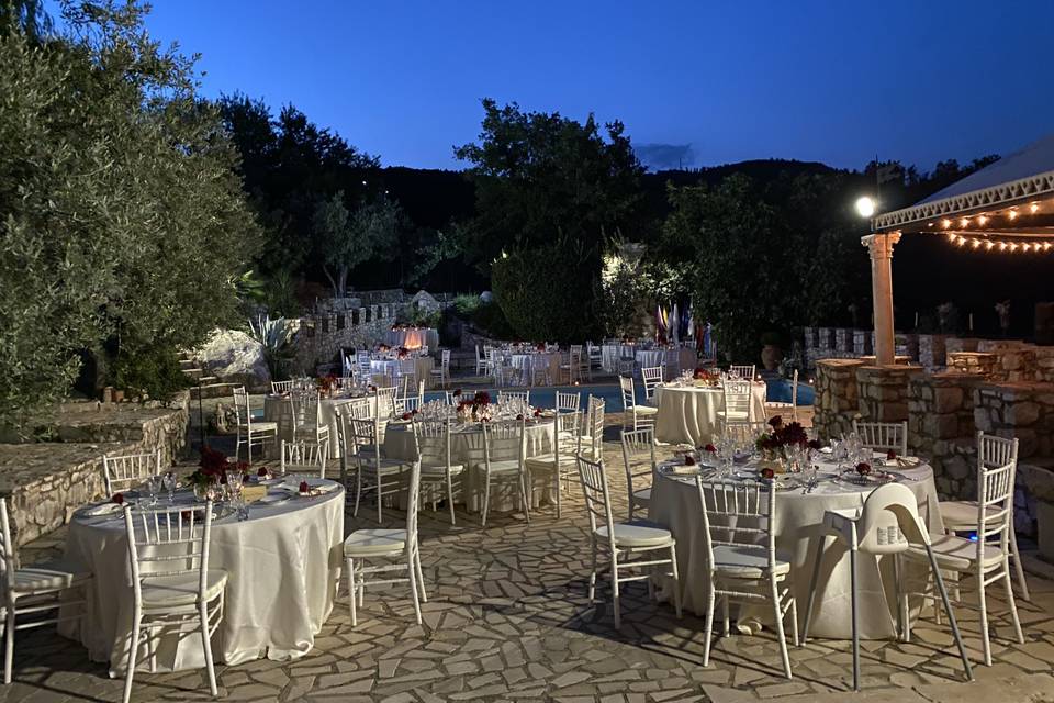 Cena a bordo piscina