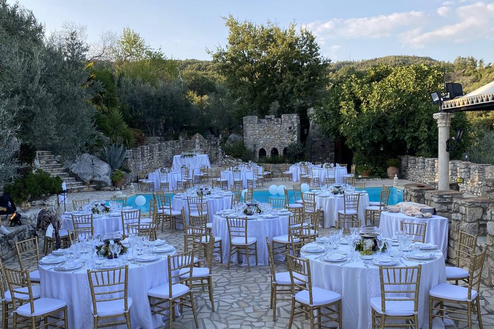 Cena a bordo piscina