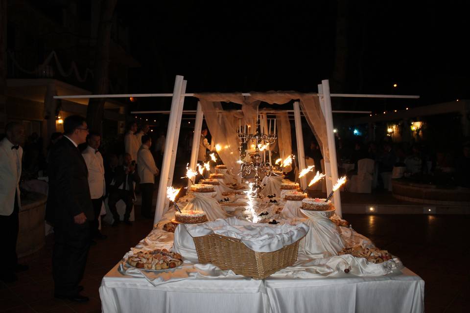 Buffet di dolci in piscina