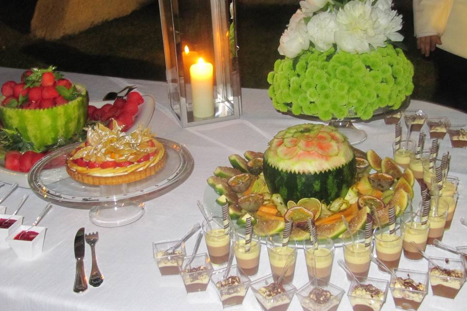 Buffet di frutta e dolci