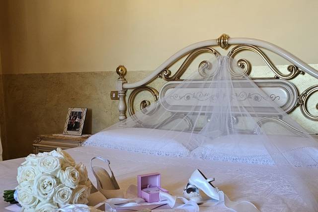 Preparazione letto sposa