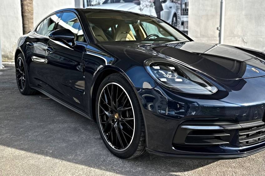 Porsche Panamera 4 Blu