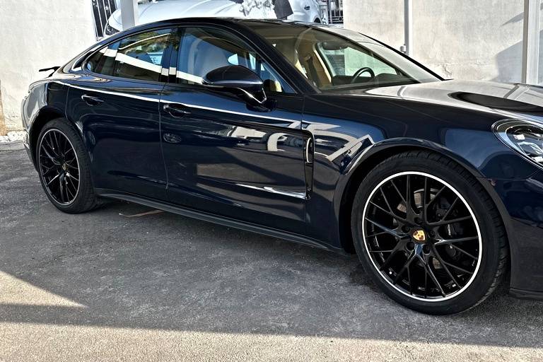 Porsche Panamera 4 Blu