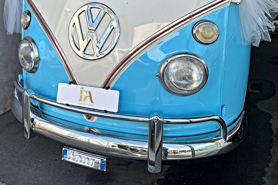 Volkswagen T1 azzurro aria con