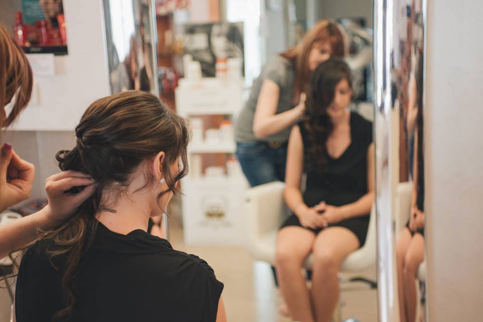 Sposa con capelli posticci