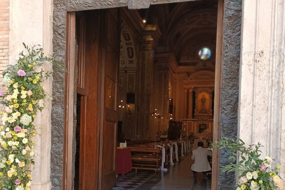 Fuori la chiesa