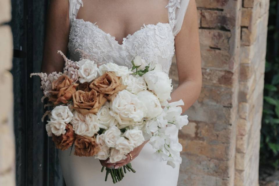 Sposa con bouquet