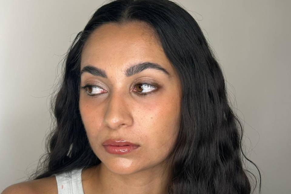 Trucco luminoso su Modella