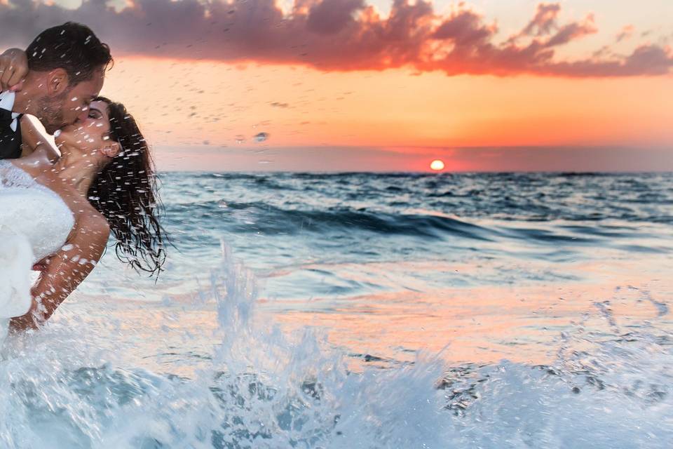 Wedding photo sunset beach